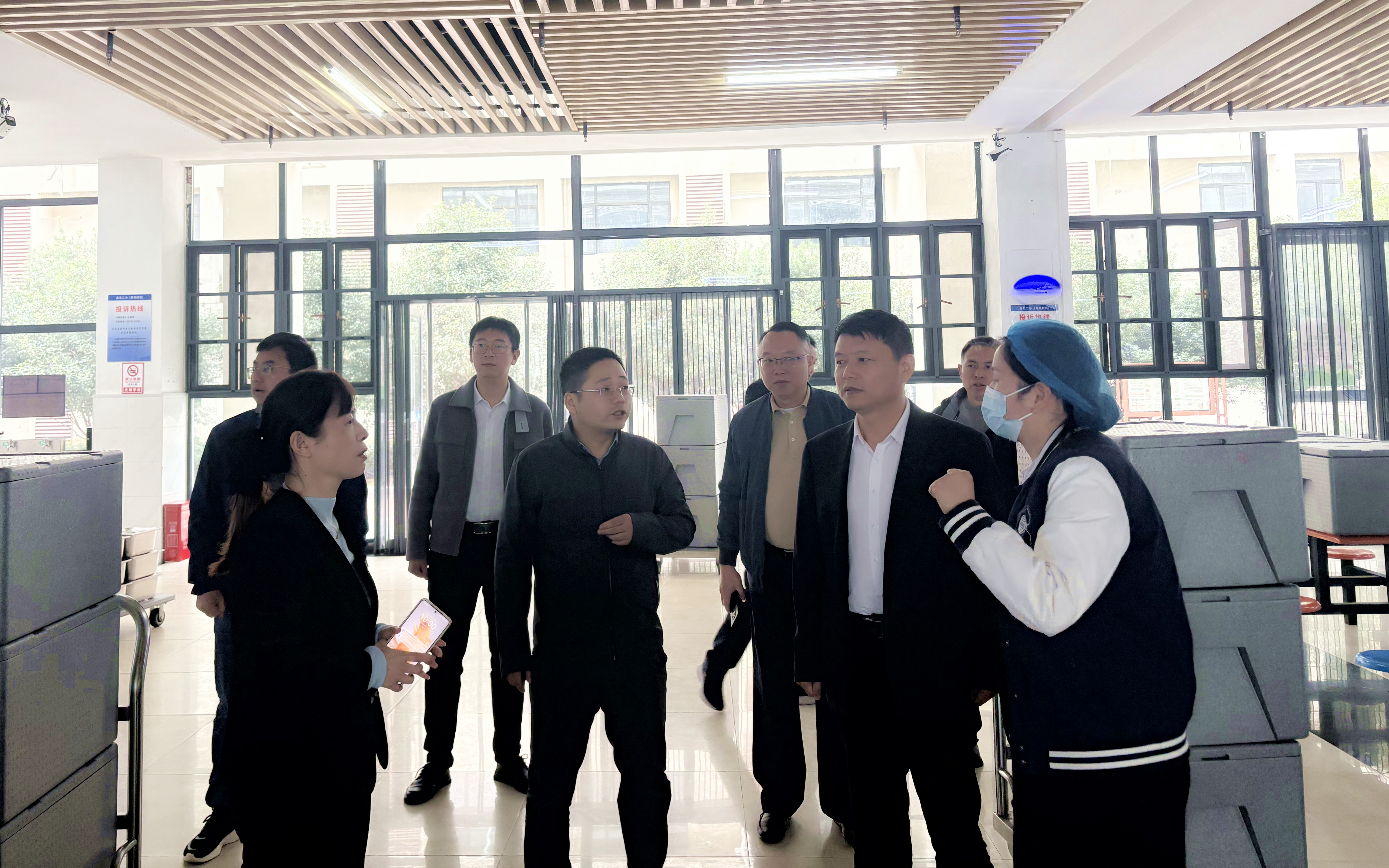 罗贤锦带队调研校园餐饮服务工作