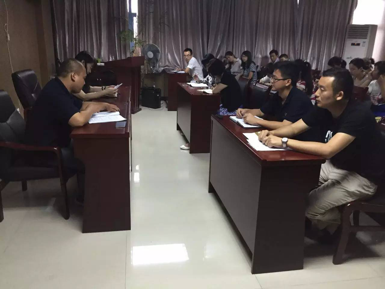 乐动(中国)Ledong·官方网站组织传达学习关于我市8起“违插”典型案例的通报》