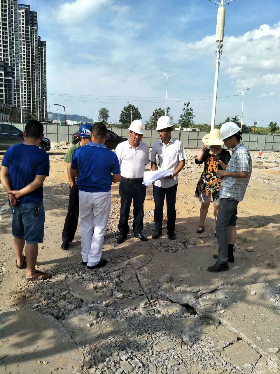 乐动(中国)Ledong·官方网站高管赴麦园路、富樱路等道路施工现场指导工作