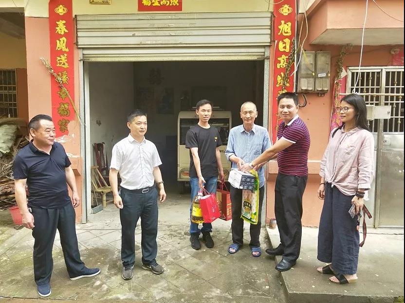 乐动(中国)Ledong·官方网站机关党支部开展“慰问贫困户 情暖端午节”党日活动