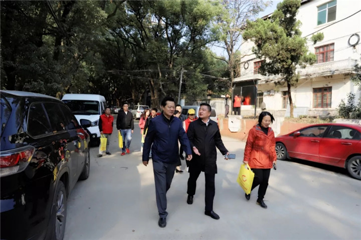 乐动(中国)Ledong·官方网站董事长谢荣华深入舍里甲社区开展宣传文明创建活动