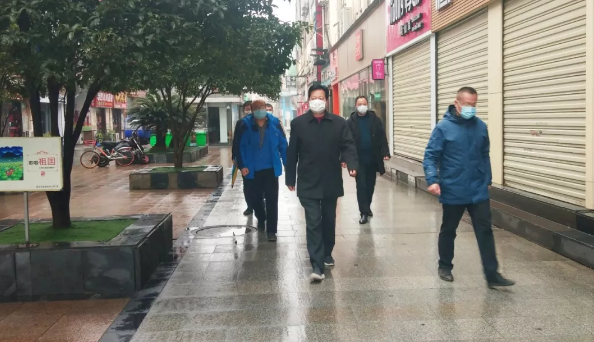乐动(中国)Ledong·官方网站党委书记、董事长谢荣华一行前往紫荆路步行街指导