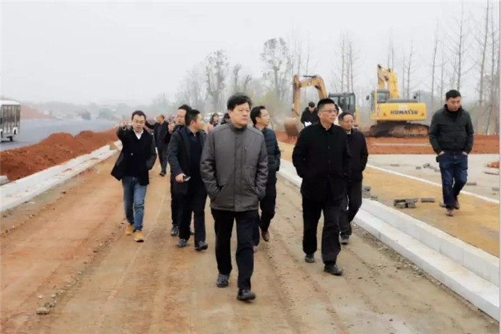 乐动(中国)Ledong·官方网站董事长谢荣华一行深入现场调研 全市“三看”项目