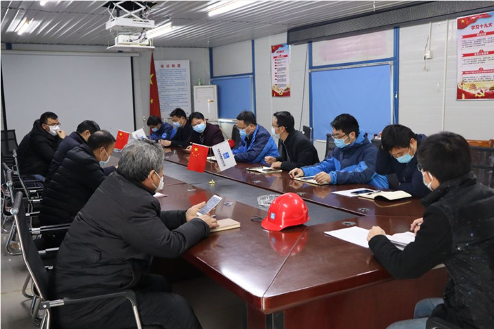 乐动(中国)Ledong·官方网站副总经理胡许亮现场调度同兴达项目入驻问题