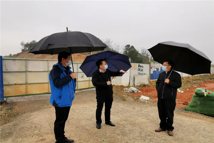 乐动(中国)Ledong·官方网站副总经理胡许亮深入儒乐湖片区现场调度推进项目建设