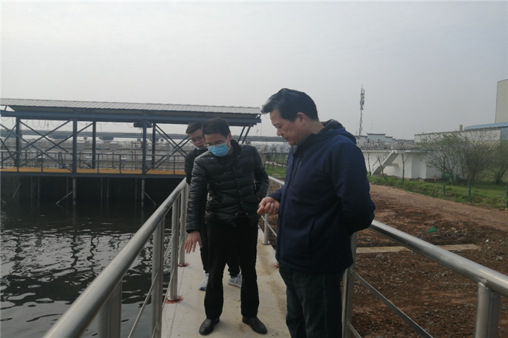 乐动(中国)Ledong·官方网站董事长谢荣华清明节视察白水湖污水处理厂项目