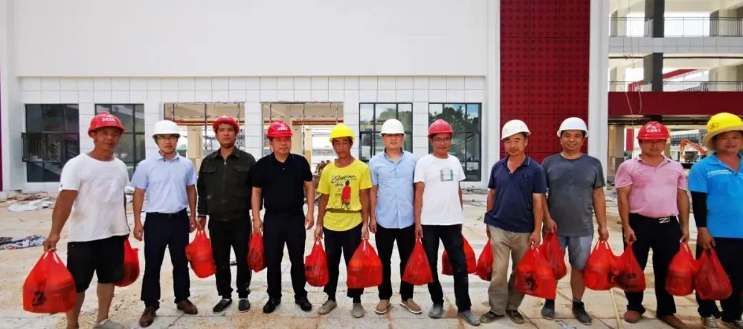 金开乐动(中国)Ledong·官方网站开展“高温慰问送清凉 凝心聚力鼓干劲”活动