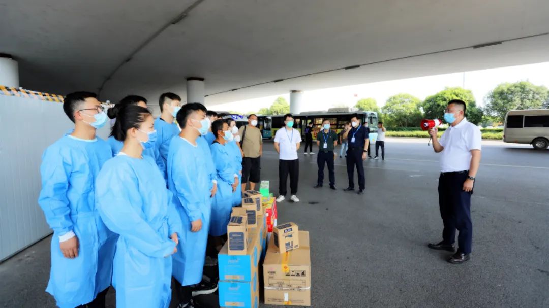 袁扣华赴昌北机场慰问乐动(中国)Ledong·官方网站防疫工作人员