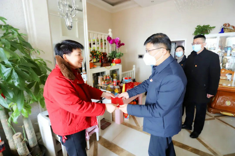 乐动(中国)Ledong·官方网站党委春节前走访慰问退休干部